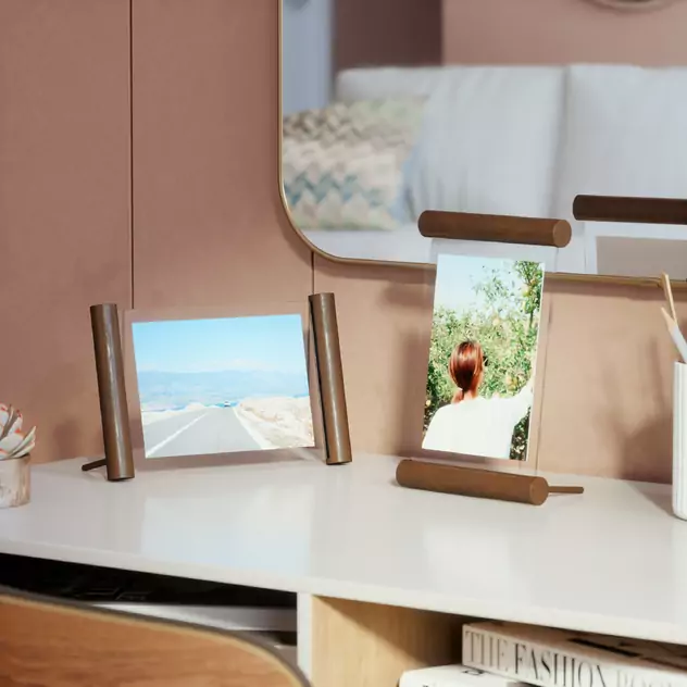 Glass And Walnut Photo Frame 10 x 15 cm Scroll - Umbra - Image 2